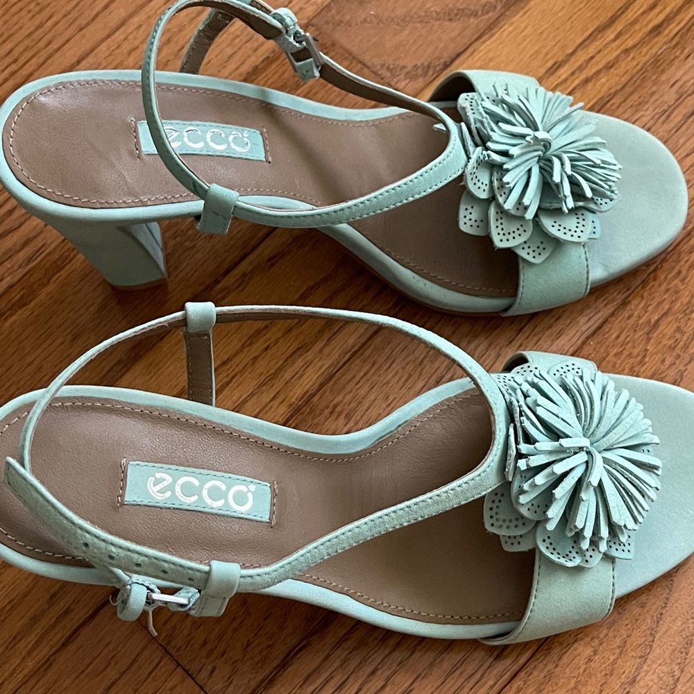 Ecco Green Heels with Decorative Flower